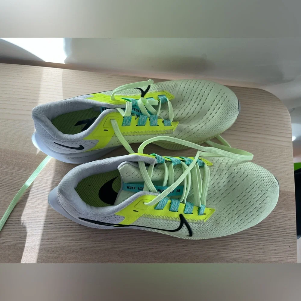 EUC Nike
Air Zoom Pegasus 38 sneakers - Picture 3 of 9